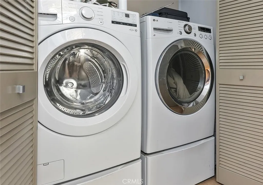 6736 W Hepburn Way, Los Angeles, California 90038 home-pic-30